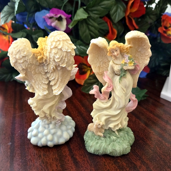 3 Sweet Miniture Angel Sculptures, 2 Blond, 1 Redhead, 5" High - Picture 7 of 8